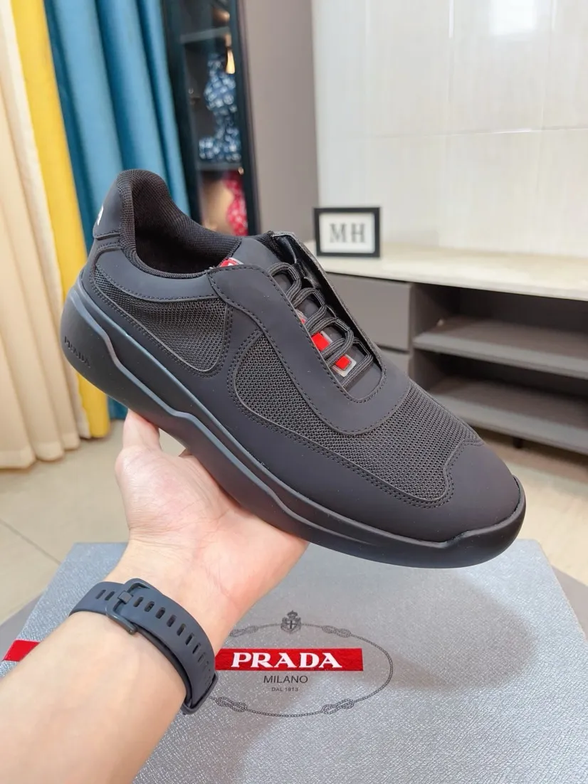 Men's shoes 💰420🌹🌹Prada is a luxurious and fashionable high-end product ✊🔥The perfect last shape and top-notch handcrafting make this shoe immediately create a strong aristocratic atmosphere. Imported first-layer cowhide with brogue carving crafts💋Genuine leather lining🎶Rubber combination outsole specially imported from France for leather shoes😍Color: Mysterious Black☕️Size 38～44